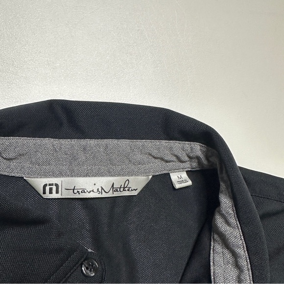 Travis Mathew Moisture Wicking Performance Polo Black M - Picture 3 of 7